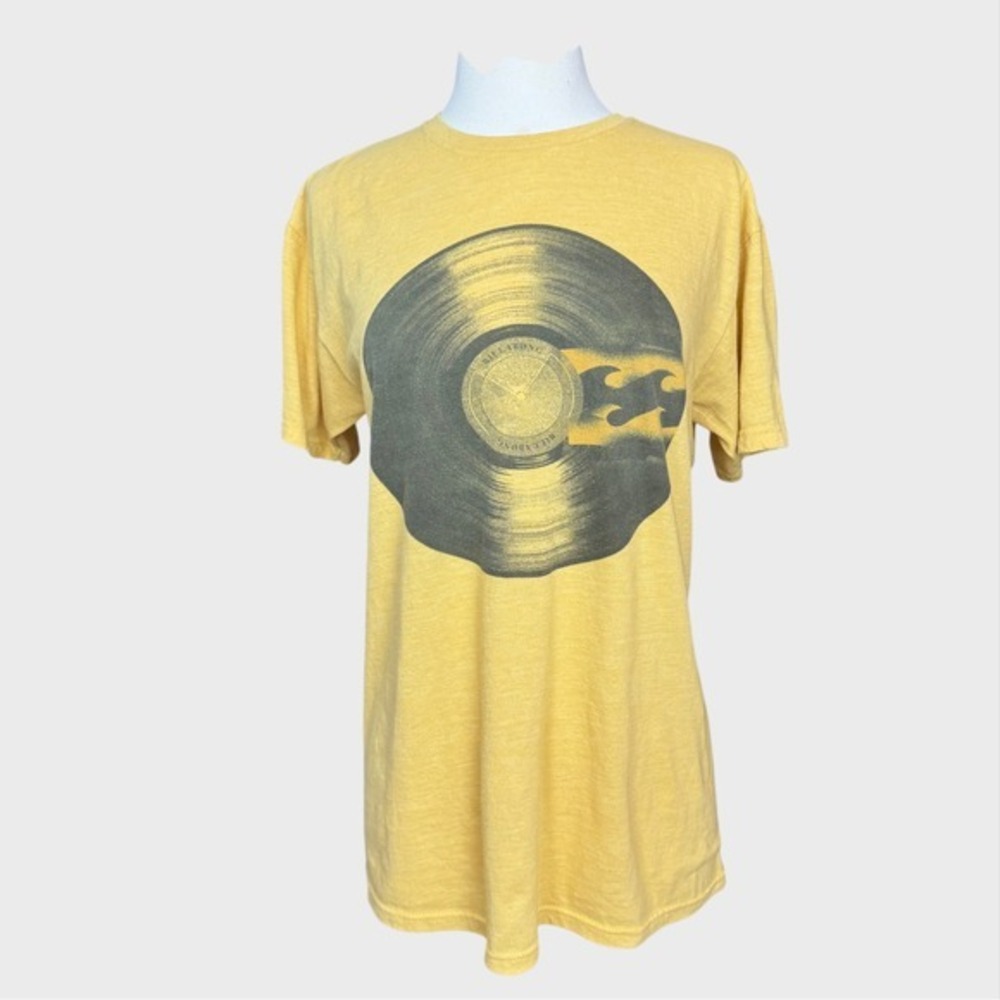 Billabong Yellow Vinyl Record Shirt Medium Tee Vinyl Collector Distressed‎ Comfy